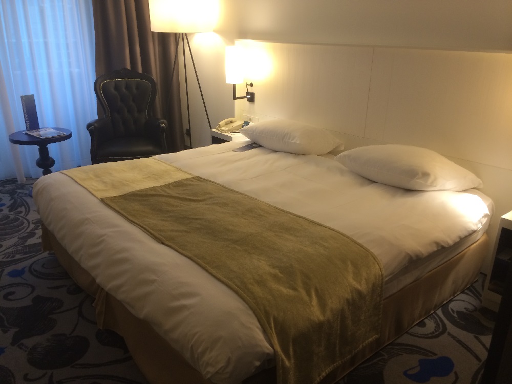 Radisson Blu AMS Bed Travel with Grant