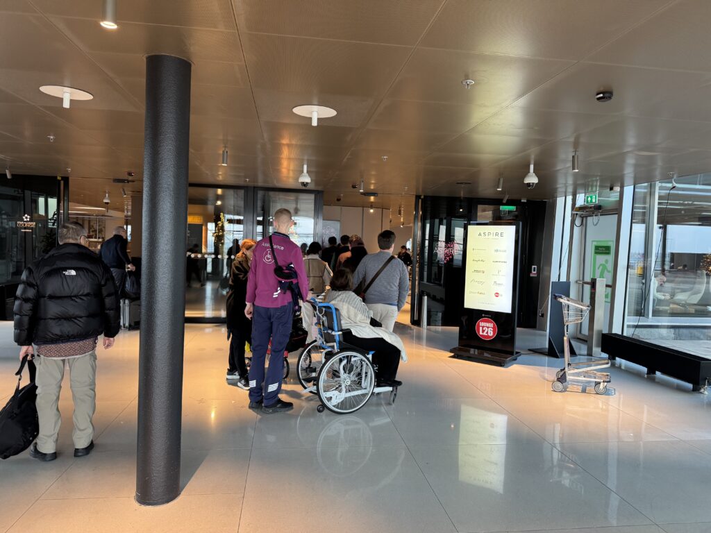 Long line at the Amsterdam Aspire lounge